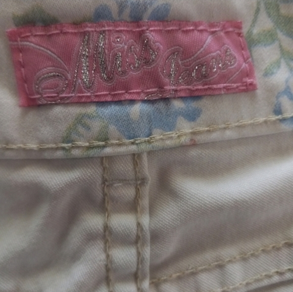 MISS JEANS WHITE FLORAL SHORTS. GIRLS SIZE 8. - Picture 6 of 8